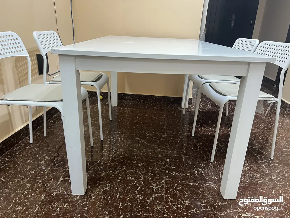 Dinning table with 4 chairs