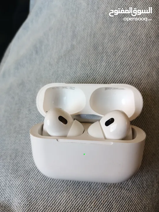 سماعات AirPods الجيل الثاني (أصلية)