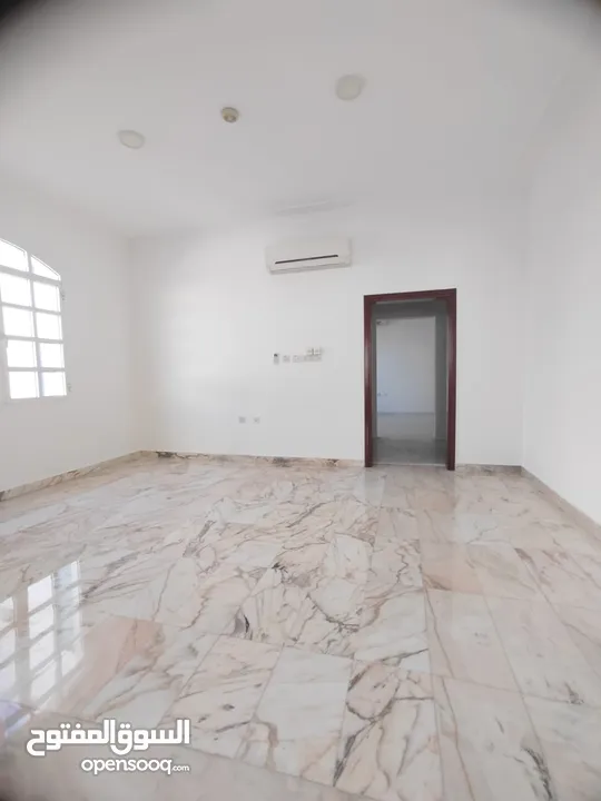 For Rent 5 Bhk Villa In Al Azaiba   للإيجار فيلا 5 غرف نوم في العذيبة