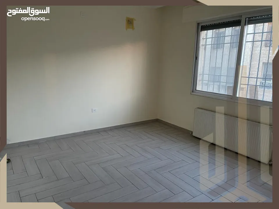 شقة طابق ارضي معلق مفروش للبيع في دير غبار مساحة 194م