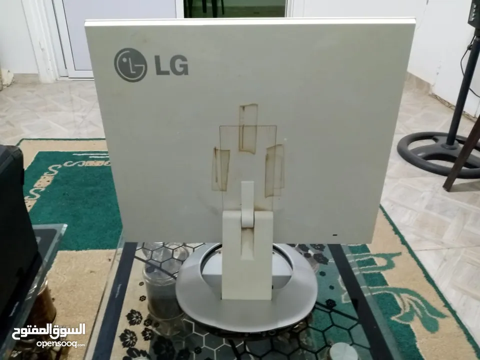 شاشة LGللكمبيوتر جوده عالي بسعر مغري
