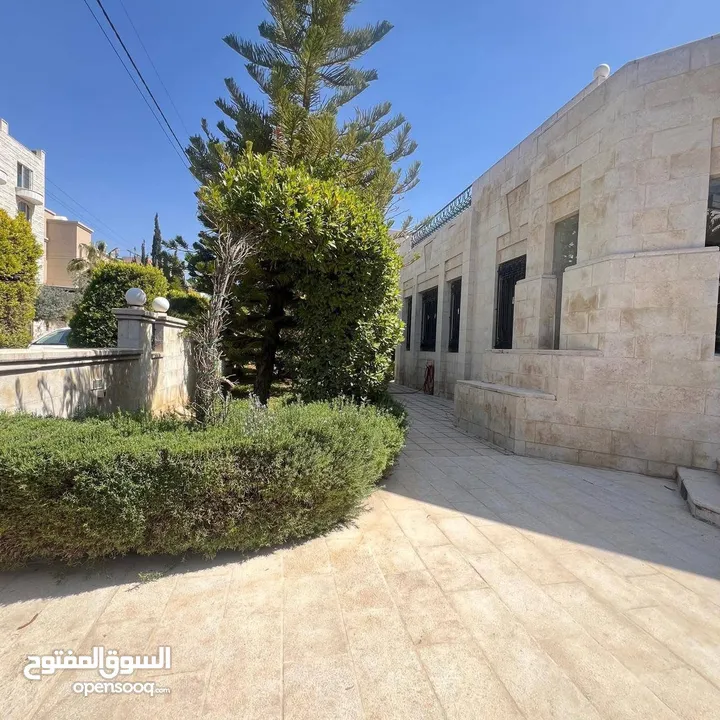 فيلا للبيع طريق المطار ضاحية النخيل