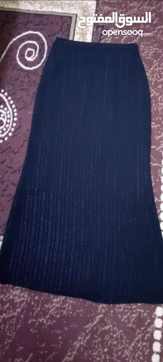 طقم ستاتي بحاله ممتازه بلبس مقاس 38   تنوره وجاكيت خط فضي منه وفيه بزبط لمناسبه أو عادي