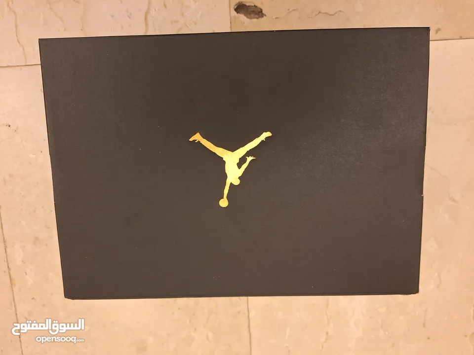 JORDAN 5s MAX AURA BLACK AND RED WITH BOX BARELY WORN