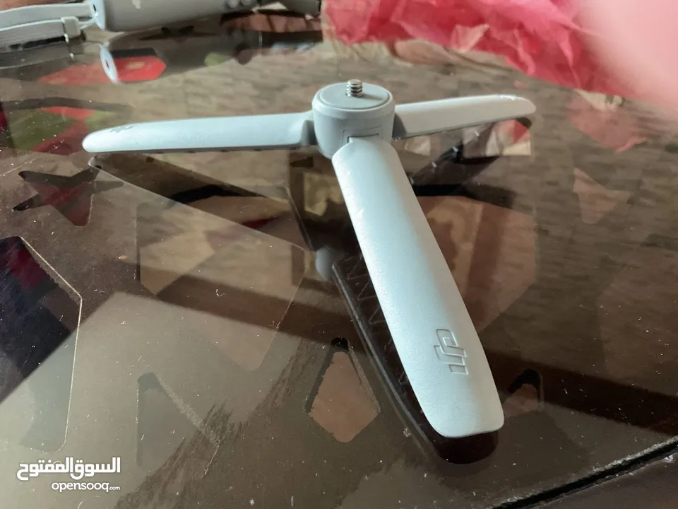 DJI OM 5 SMART PHONE   مستعمل بحالة الوكالة كل الاغراض موجودة سبب البيع لعدم استعمالها الحبة نظيفة