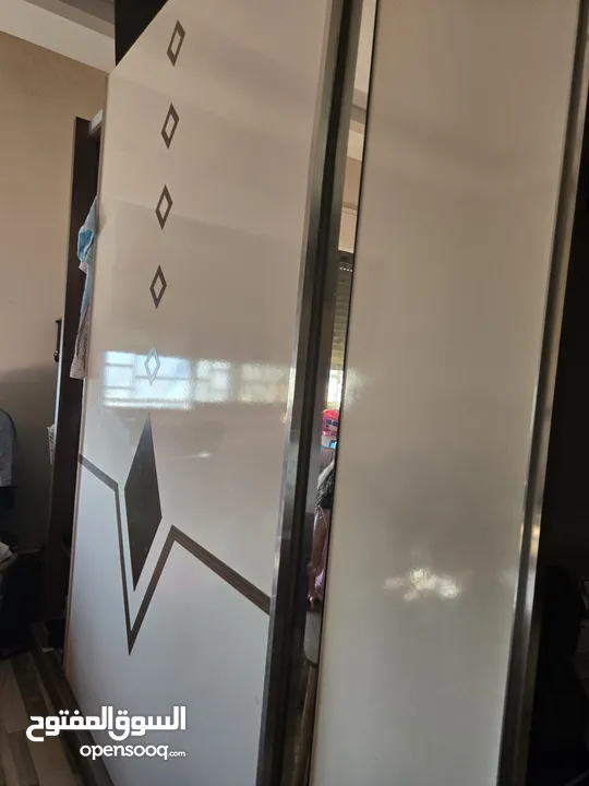غرفة نوم ماستر مستعملة استعمال خفيف