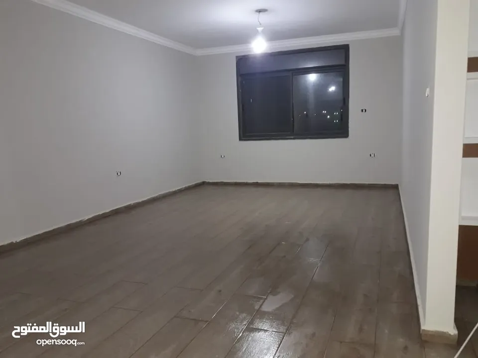 شقه للبيع جديده جاهزه للسكن في بتونيا طابق اول فوق الشارع