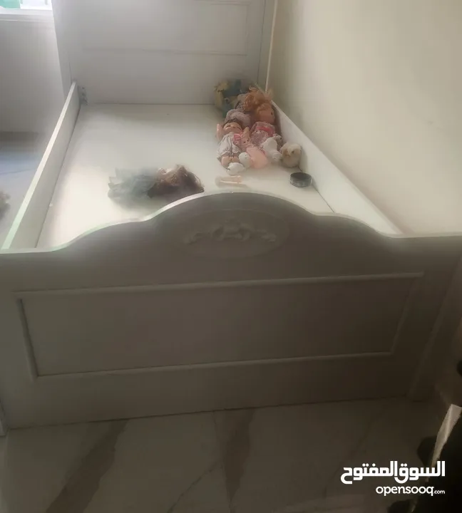 سرير مفرد قياس 100×200 لون أبيض بحال الجديد