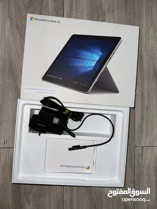 Microsoft surface GO 64 GB, excellent condition.