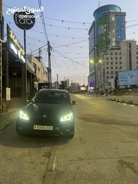 سيارة مميزة جداً، مُلفته للنظر،في رام الله BMW 218d 2017 , 7ركاب، محرك ديزل،2000 تيربو، اقتصادية