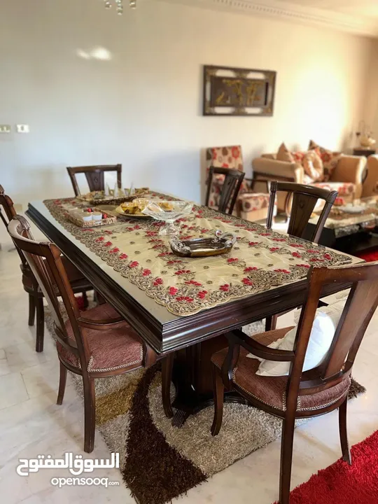 غرفة نوم وسفرة وضيوف
