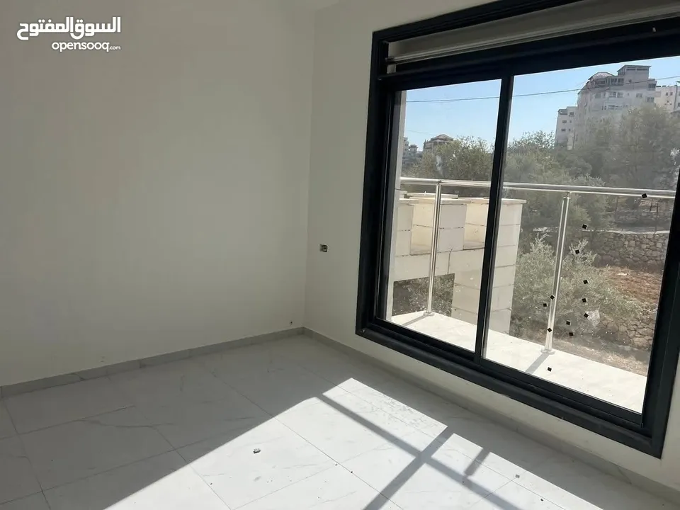 شقه للبيع في سطح مرحبا قرب مسجد الخلفاء