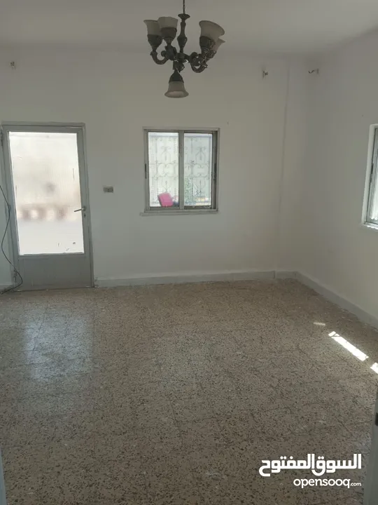شقة للإيجار بجبل التاج طلوع رغدان