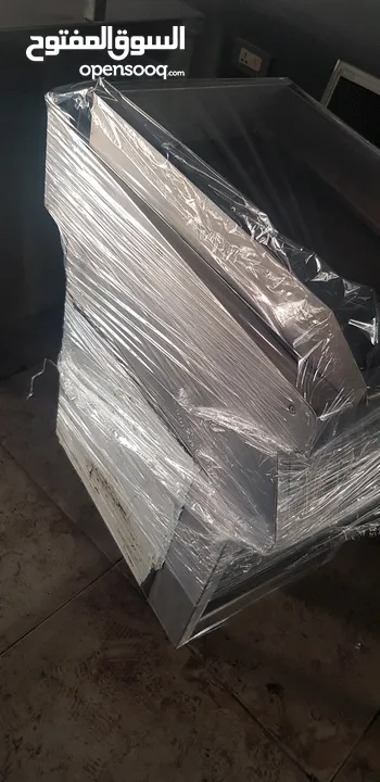 معدات مطعم وكافيه صناعة ايطالية بحالة ممتازة تحتوي على جميع مستلزمات مطعم انا فيه بأسعار مناسبة جدا