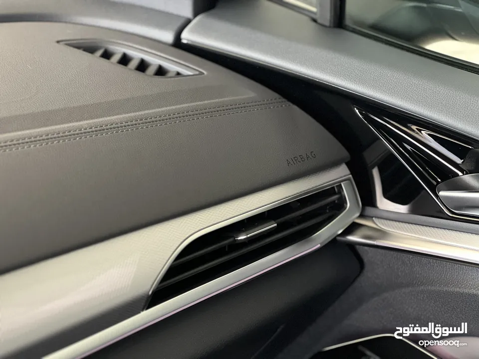 VW ID4 CROZZ PRO 2024 PIANO BLACK أبيضّ لؤلؤي