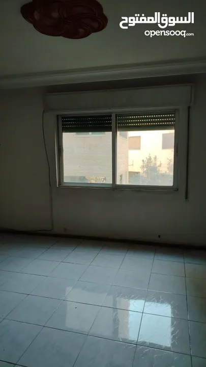 شقة ثلاث غرف نوم وحمامين من المالك