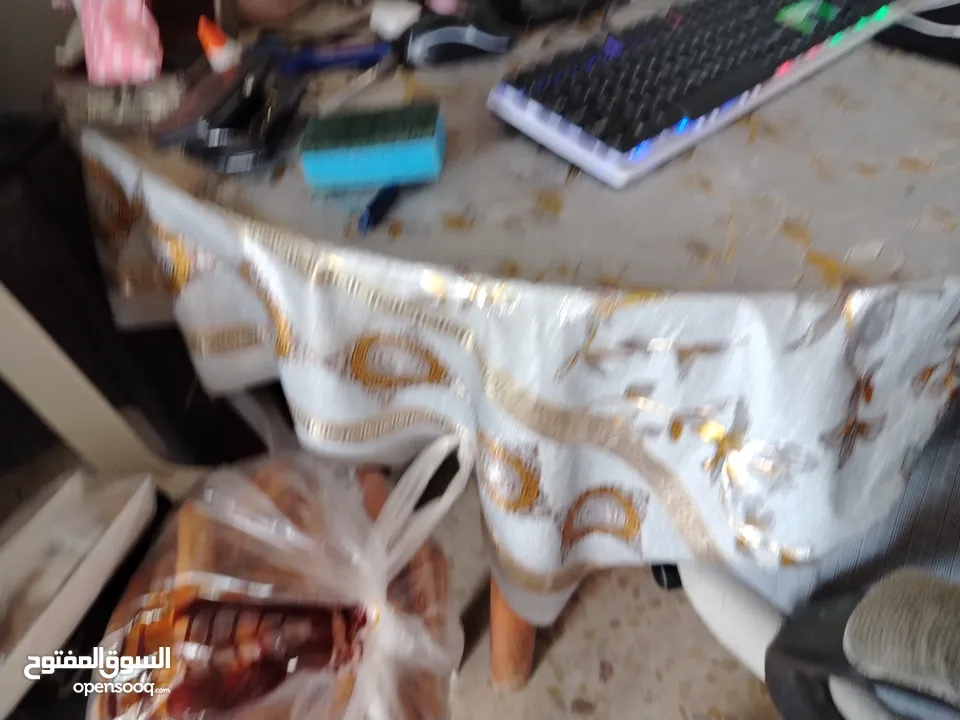 بوفيه وطاولات للبيع