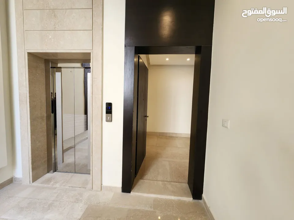 شقة طابقية فاخرة للبيع في عبدون  ref : 14383