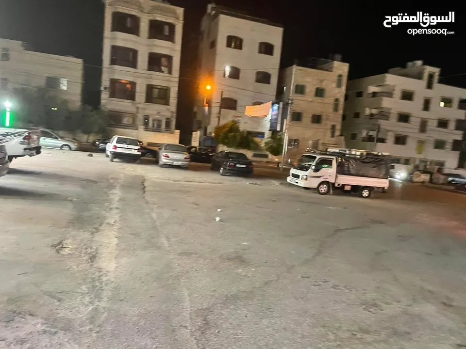 سوبر ماركت وغرفة تبريد