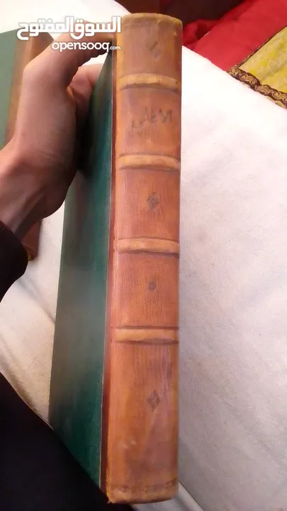كتب قديمه جلد طبيعي