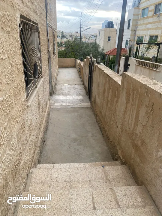 غرفة للايجار سكن طالبة أو سيدة عاملة شامل جميع الفواتير الكهرباء و الماء و الانترنت