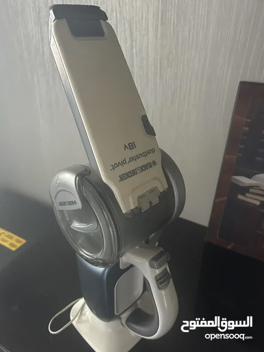 Black+Decker DustBuster Pivot, specifically the 18V cordless handheld vacuum cleaner