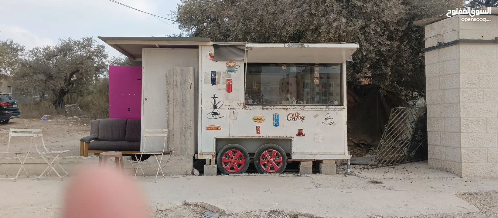 كشك مع عدته