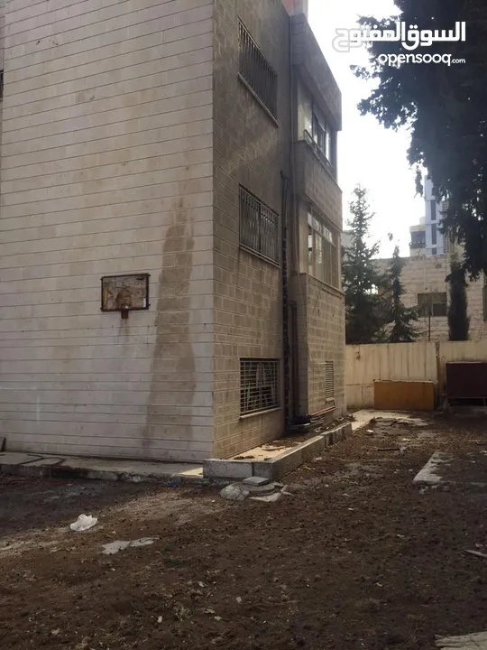 عمارة للبيع في منطقة حيوية في الشميساني، تصلح لعدة مشاريع استثمارية