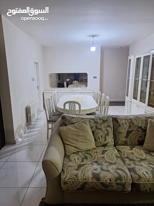 شقة 3 غرف نوم و 3 حمامات مميزة مفروشة للايجار الدوار السابع مقابل فندق جنيفا و قرب نادي الجيل الجديد