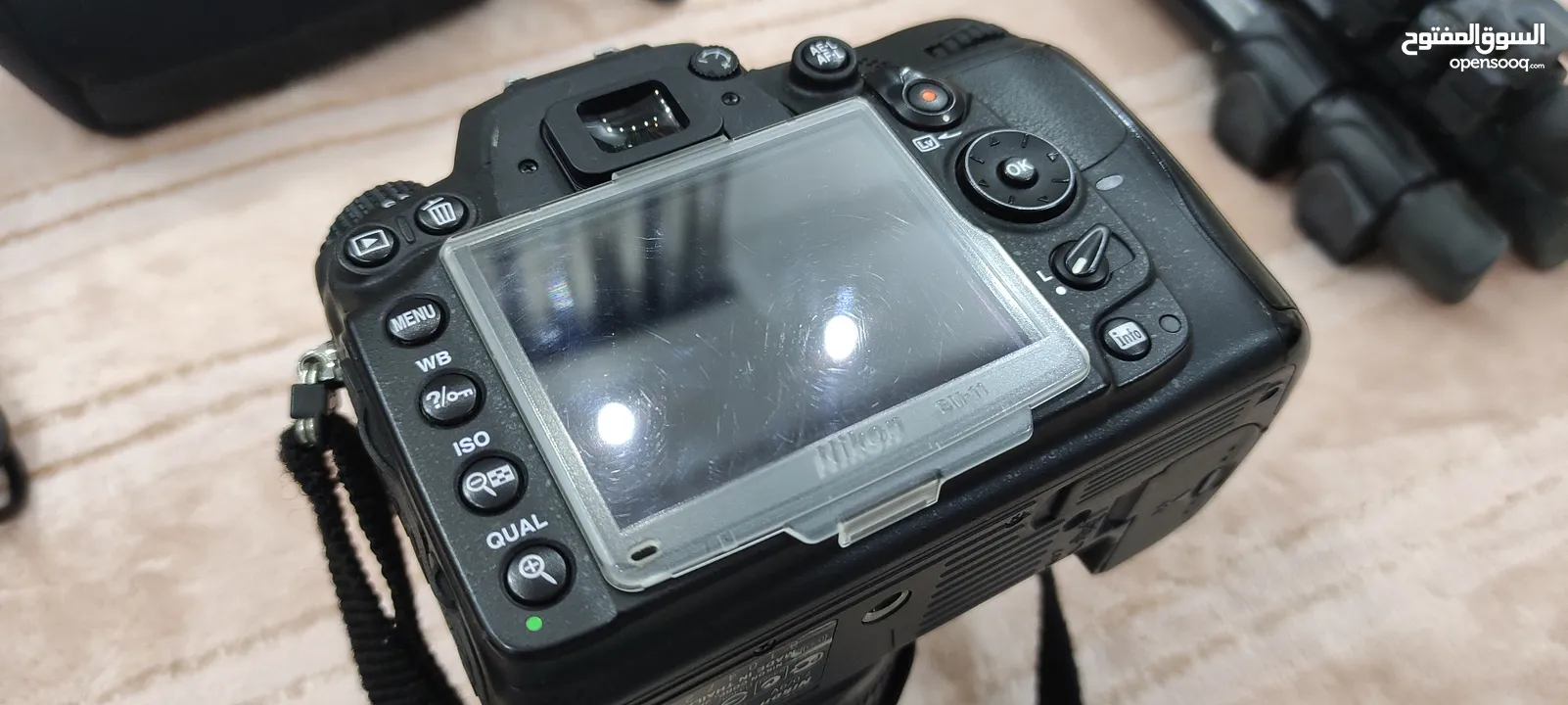 كاميرا نيكون شبه الجديد مع ملحقات كثيرة D7000 Nikon
