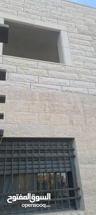 بيت مستقل مع ارض  للبيع بسسب السفر