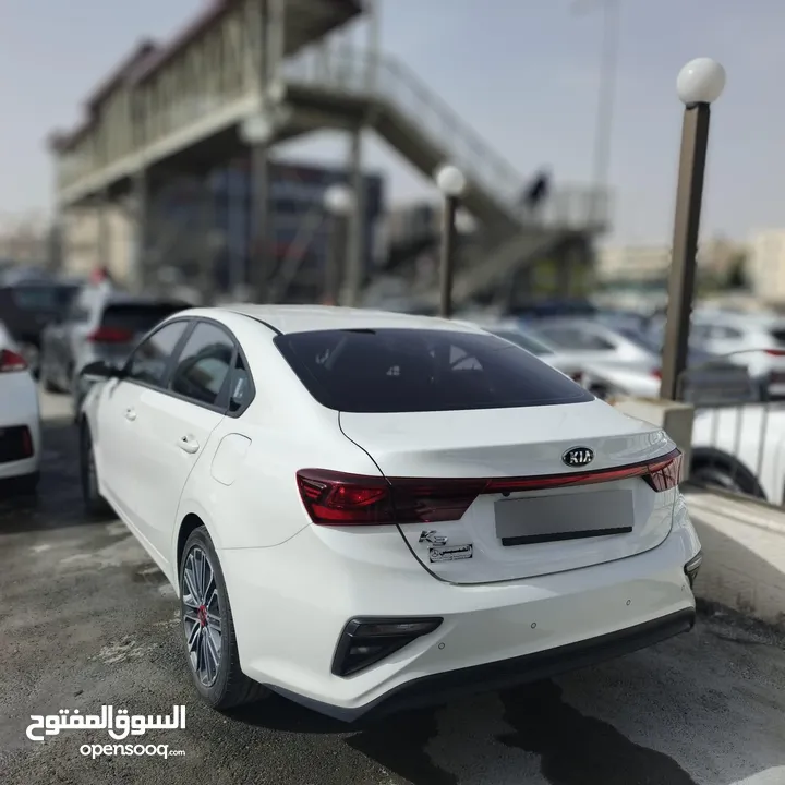 KIA K3 فحص كامل لون لؤلؤي وارد كوريا محرك 1600GDI عداد 75 الف جنط اصلي للبيع