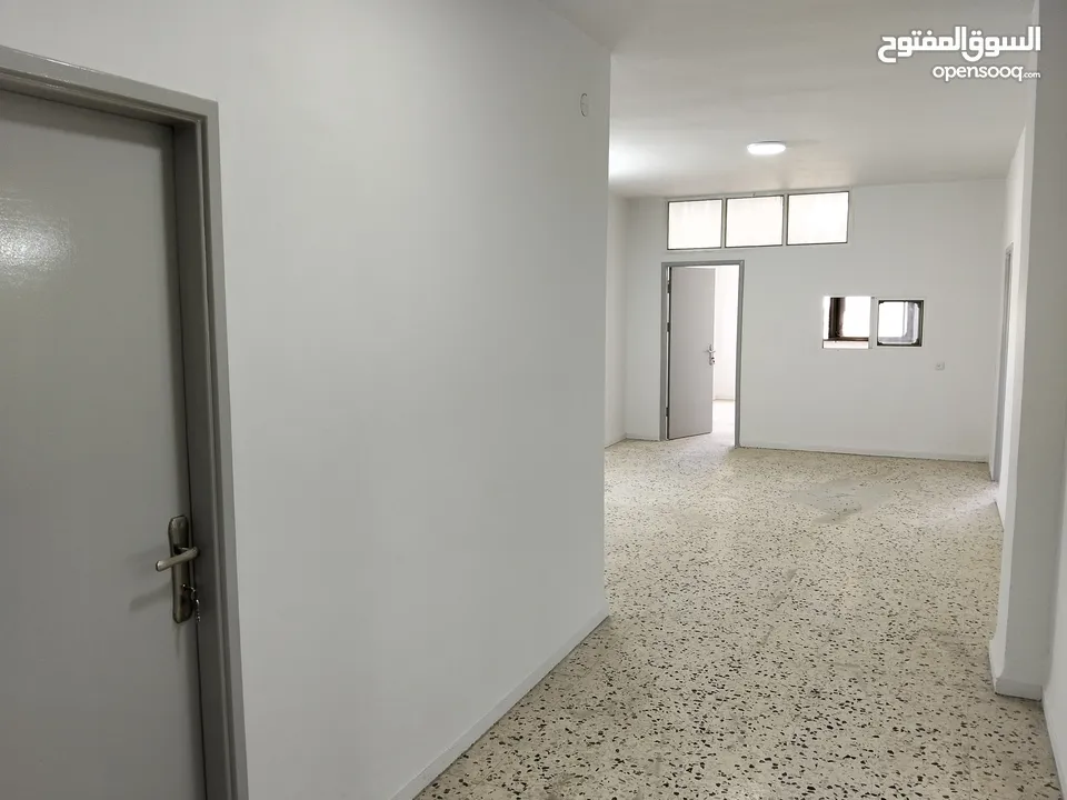 منزل للايجار حلحول الشارع الرئيسي