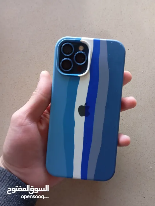 جهاز ايفون 12 برو ماكس مستعمل بحاله ممتازه للبيع مع كافر اثنين و سماعة ايفون اير بودز و شاحن