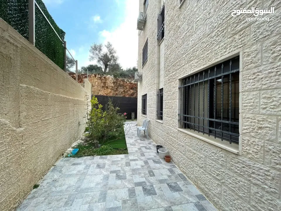 شق للبيع طابق اول مع حديقه في الطيره خلف المدرسه الانجيليه