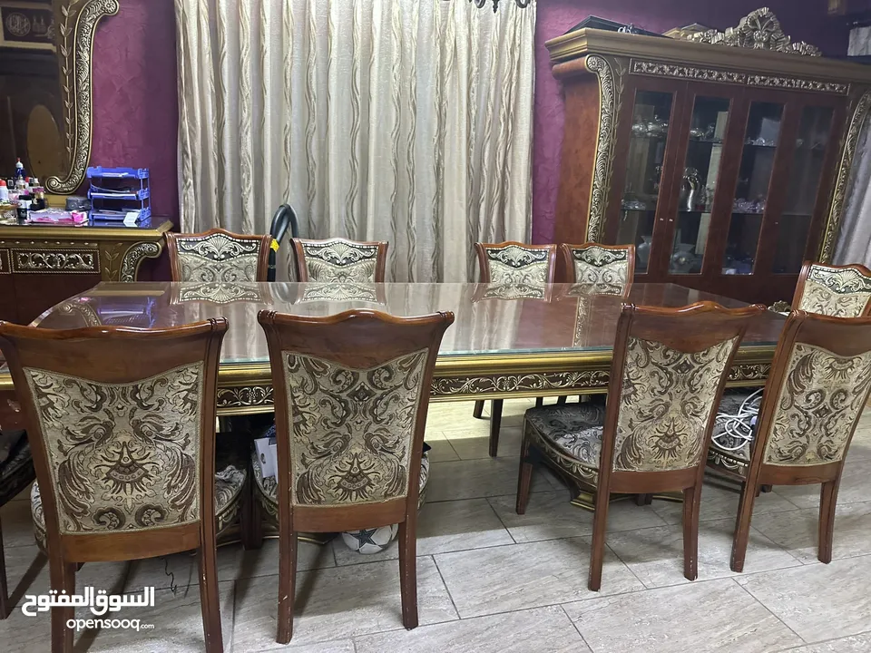 طاولة سفره مع لوح سكريت و 10كراسي مع بيرو ومع  وكومادينا  طقم مغربي مع طاولتين وسط خشب زان حفر