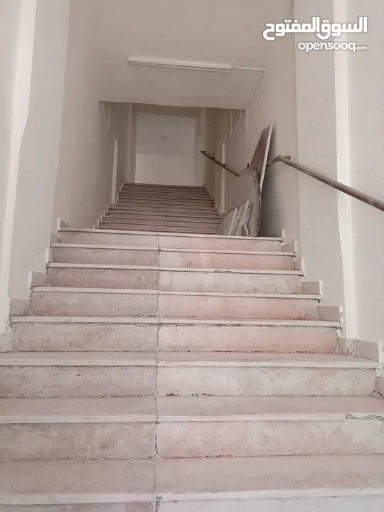 طابق كامل للأجار تجاري/ صناعات خفيفه مقابل مخابز جواد على الأتوستراد مباشره