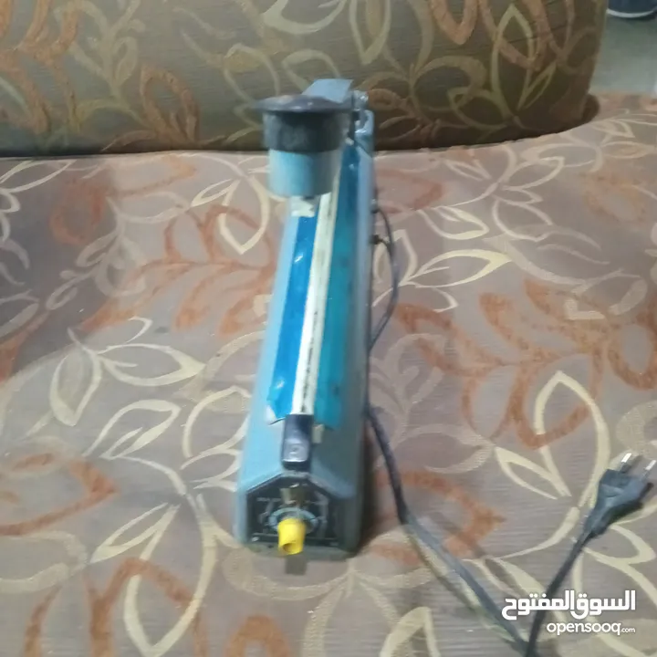 مكبس النايلون الأصلي لحفظ الاطعمه وبقاىها طازجه مستخدمه فتره بسيطه