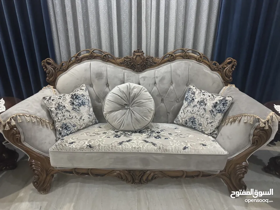 كنب أنيق لغرفة الجلوس بتصميم عصري – 7 مقاعد