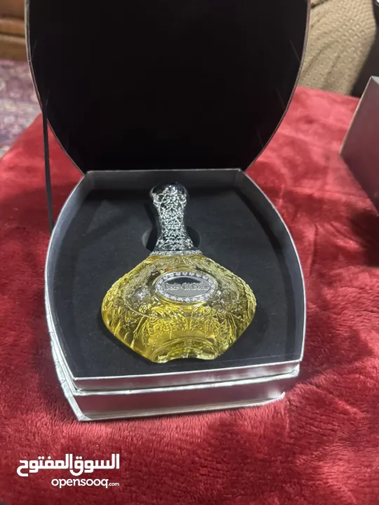 عطر بدر البدور من العربية للعود من اكثر العطور المطلوبة والمرغوبة للجنسين مستخدم شي بسيط 25 دينار