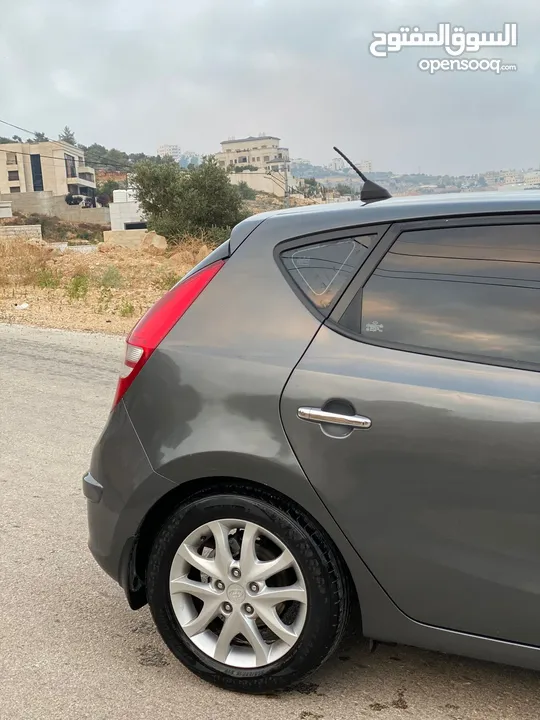 هونداي i30 موديل 2009 عداد 90000 سياره نضيفه ولا أروع بدون حوادث مناسبه للعائلات و الستعمال اليومي