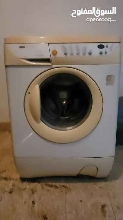 غسالة نوع zanussi  بحاله جيده