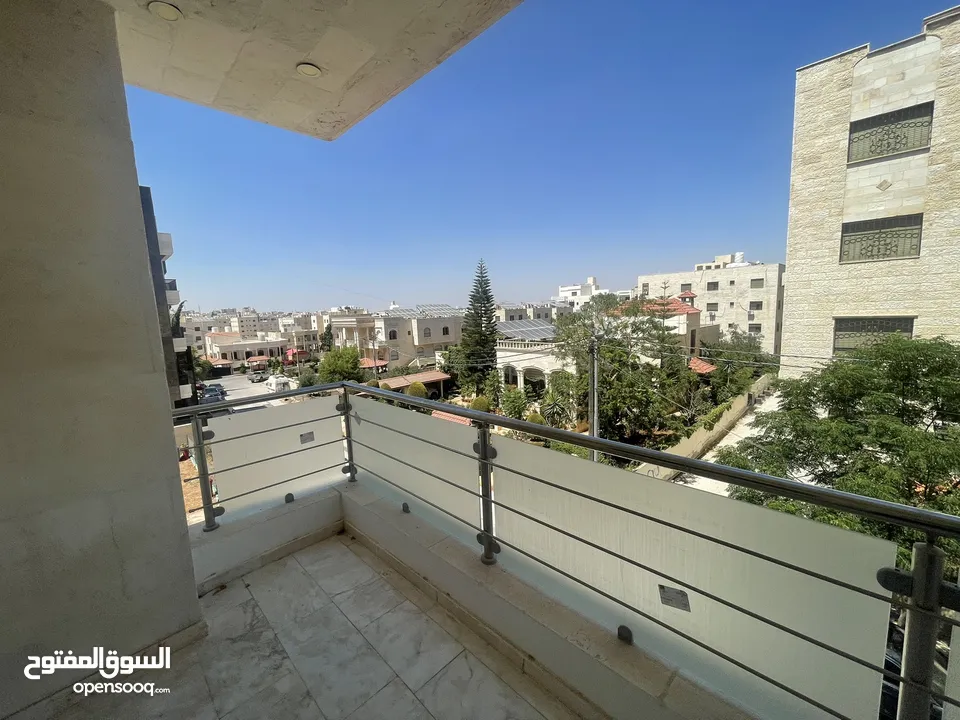 طالبات طلاب شقة فاخرة فارغة للايجار طابق ثاني مصعد مساحة  190م واسعة الراهبات كل طابق شقتين