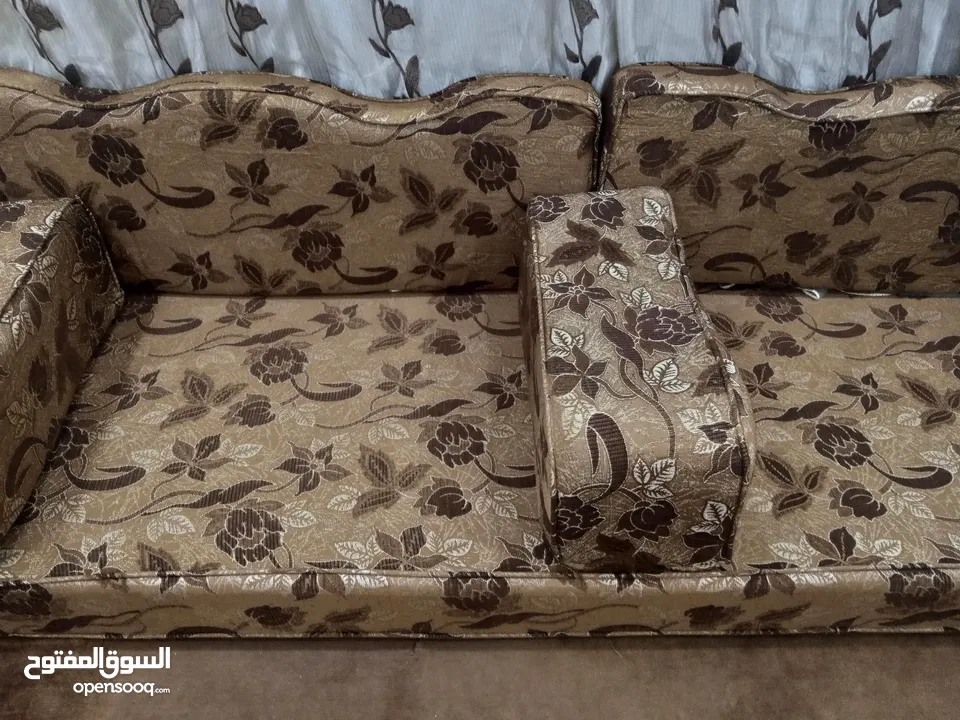 فرش عربي للبيع مستعمل خفيف بحالة الوكالة .