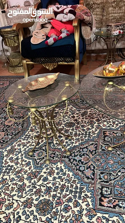 طاولات وسط مع طاوله رئيسيه