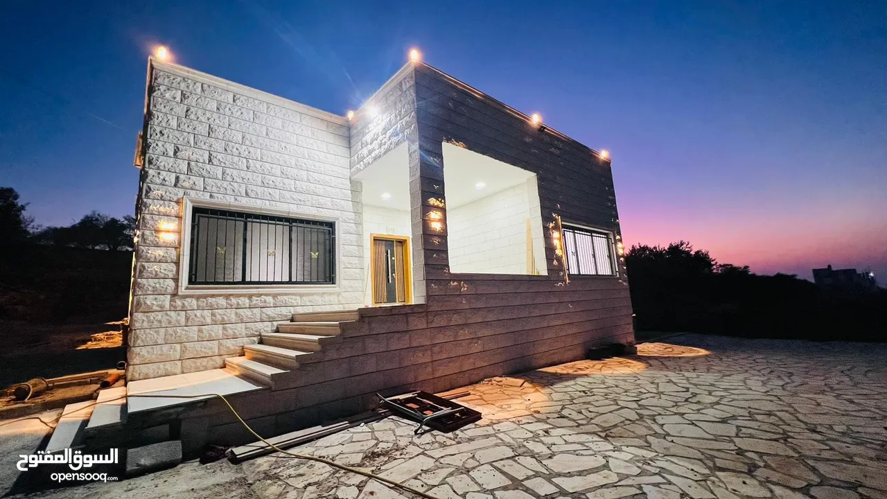 بيت مستقل للبيع ذو اطلالة رائعه