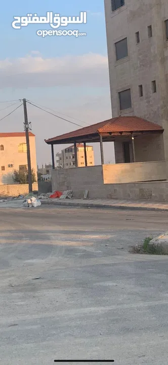 شقه مميزا ومدخل خاص  وكراج خاص  وكرميد وترس  تواصل خارج البلد 0097474793383 وات ساب فقط