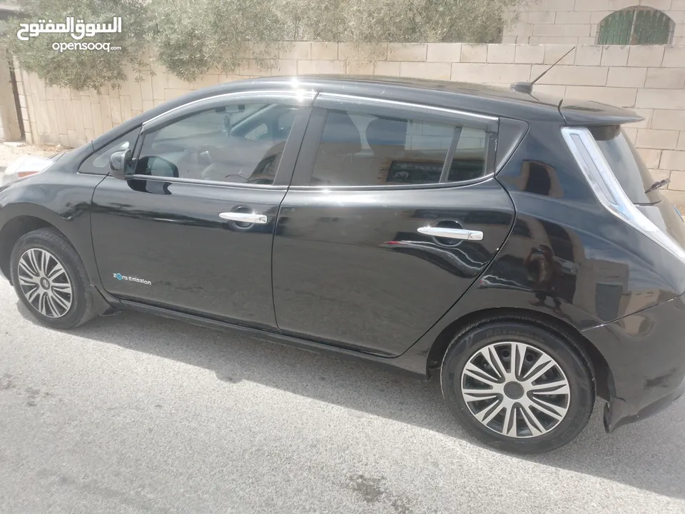 نيسان ليف موديل 2015