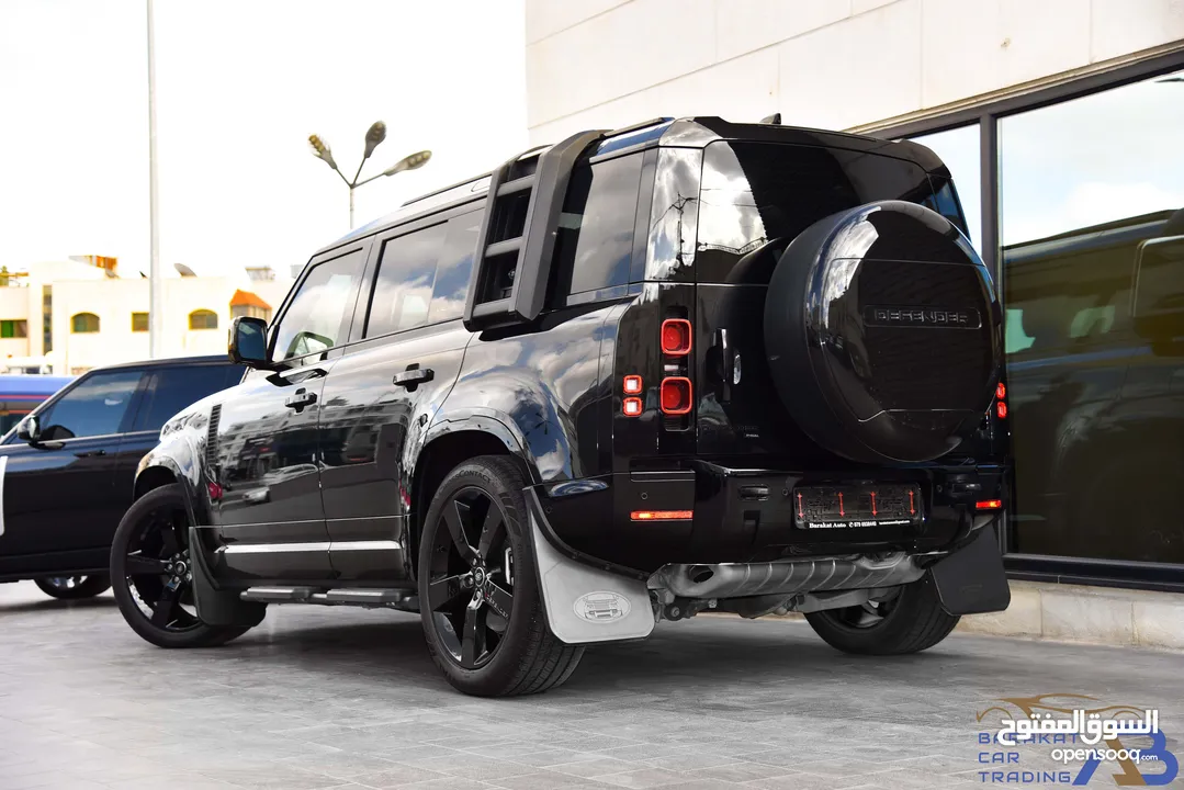 لاند روفر ديفندر بنزين بلاك ايديشن 2023 Land Rover Defender 110 P400 X-Dynamic SE Black Edition