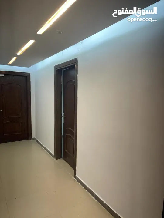 مكتب مميز مشطب ومصمم داخلي جلهز في منطقة قرب مكة مول
